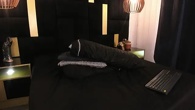 Lucio__Fox live sex cam