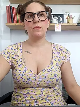 Webcam Model (SofiEsteves) is live