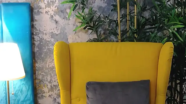 larahartt (F young) - Spank my ass X10