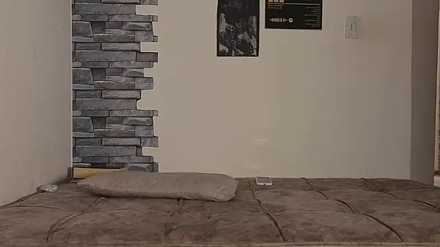 justclaree (F young) - Spank my cameltoe close♡