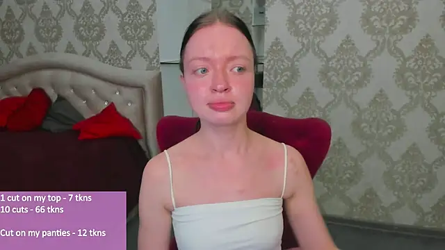 casey_blush (F young) - Sexy tour of my cleavage^^