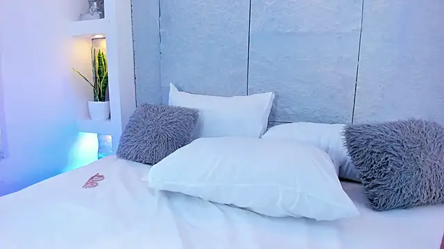 alassiahocthner - AlassiaHocthner's free webcam - UK Sex Cams