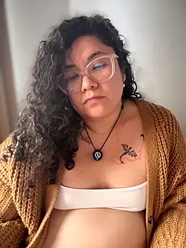 Webcam Model (VanesssaMilf_)  is live.Free join now!