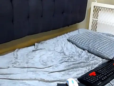 bigbunsquirt - BigBunSquirt's free webcam - UK Sex Cams