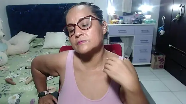 pervert_mommy_ - Pervert_mommy_'s free webcam - UK Sex Cams