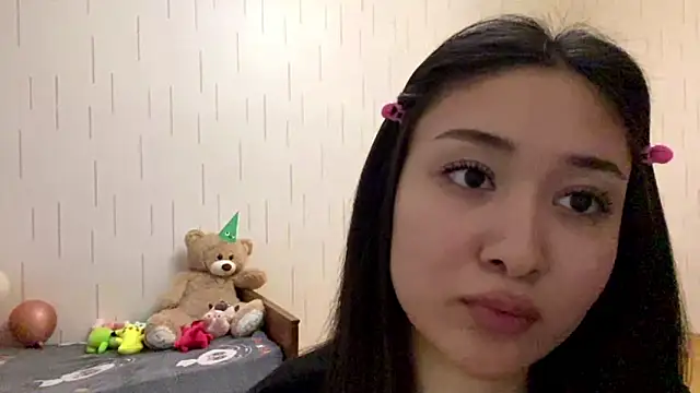 yourmiia - YourMiIa's free webcam - UK Sex Cams