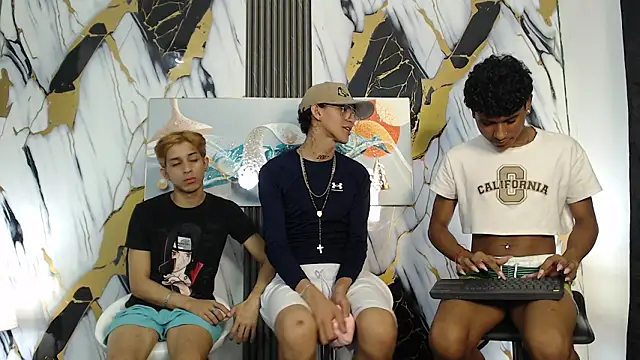 avenger_guys1 - AVENGER_GUYS1's free webcam - UK Sex Cams