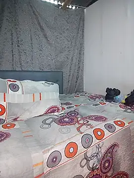 soe_lara - Soe_Lara's free webcam - UK Sex Cams