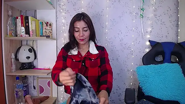 moriah_h (F young) - SPANK BOOB NEAR