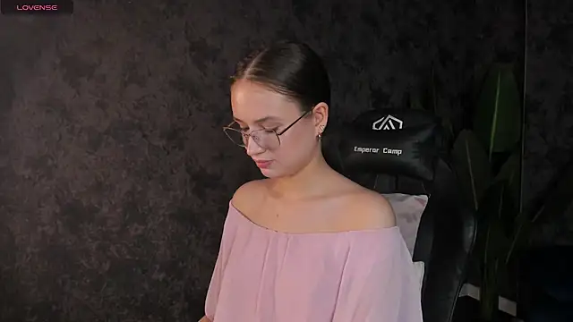 miaa_hill (F teen) - show your ass in shorts