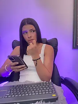 Webcam Model (aurora_ec)  is live.Free join now!