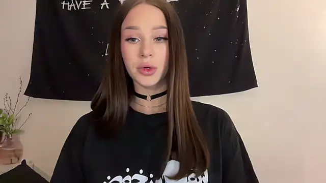 ur_molly - Ur_molly's free webcam - UK Sex Cams