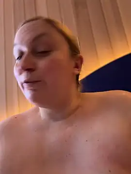 bbw_nora (F milf) - Squirt in sauna - LT LIVE clip