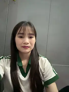 Webcam Model (-Dumi-)  is live.Free join now!