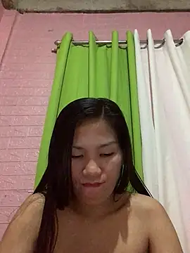 Webcam Model (Cleo17)  is live.Free join now!