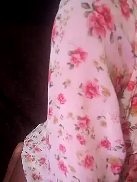 Webcam Model (BunnyBloom25) is live