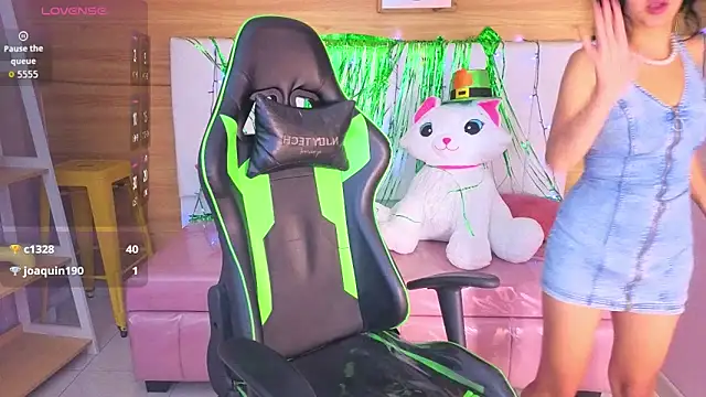 bella_vibess_s - Bella_vibess_s's free webcam - UK Sex Cams