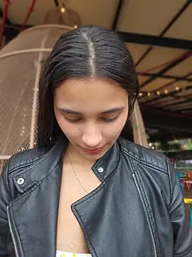 lorena_mcfly (F young) - WAL AMONG PEOPLE + Toy control x10mn