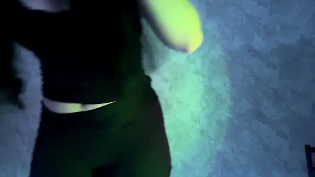 alisnoire (F teen) - Gently lick my fingers a like your cock