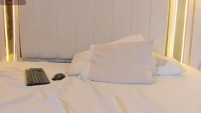 naughtyrose_vc (F teen) - squirt