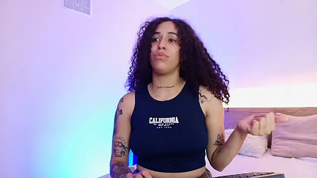 annie_roselle (F young) - Lip bit + wink 🌹