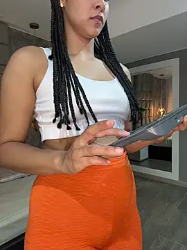 Webcam Model (TalianaFerrer) is live