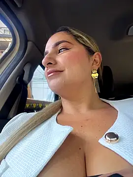 sammyqueenx21 (G milf) - cream and massage for boobs