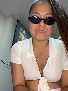 Webcam Model (Pretty__Milf)  is live.Free join now!