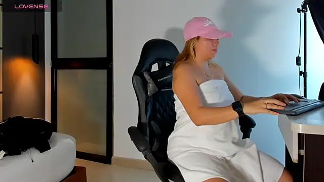 alma_fenix - Alma_fenix's free webcam - UK Sex Cams