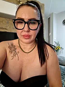 Webcam Model (SEXY-ZOE)  is live.Free join now!