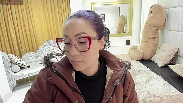 gaby_trent (F milf) - squirt