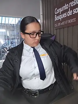 cute_penelope (F young) - pull panties to the side+rub clitoris🤫