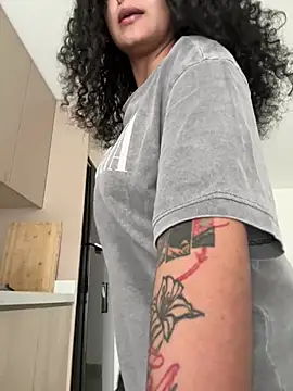 Webcam Model (Curlyierr)  is live.Free join now!