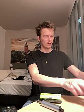 drück aufs Herz wenn du mich magst ansonsten kick