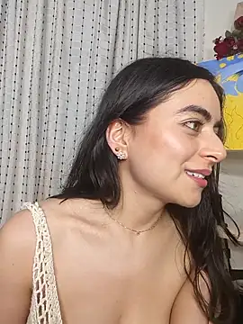 Webcam Model (saasha_Petit)  is live.Free join now!