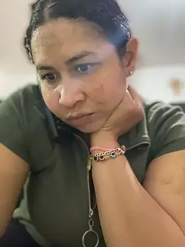 Carola-Ross live cam profile