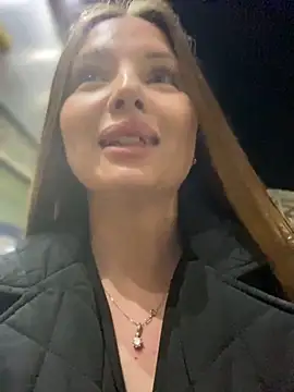 Webcam Model (KrisMagnoly)  is live.Free join now!