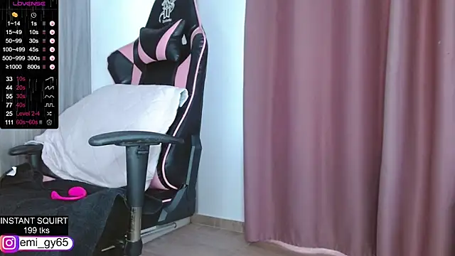 emilyn_grey1 - Emilyn_grey1's free webcam - UK Sex Cams