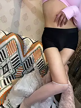 xiaxia55 (F young) - 新人首播，求大哥支持和开发~谢谢大家喜欢和支持~国王远程控制5分钟