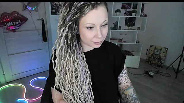 Honey Sally Moore (HoneySallyMoore)