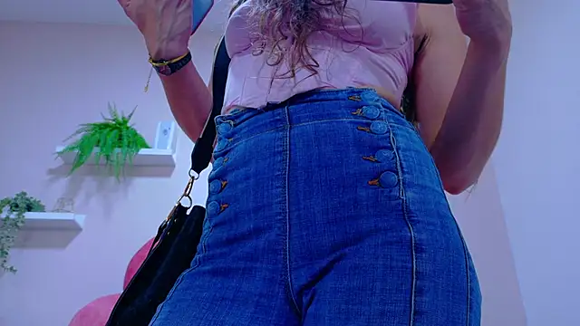 myapril__ - MyApril__'s free webcam - UK Sex Cams