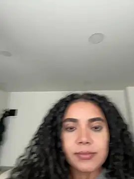 curlyierr (F young) - Show Boobs