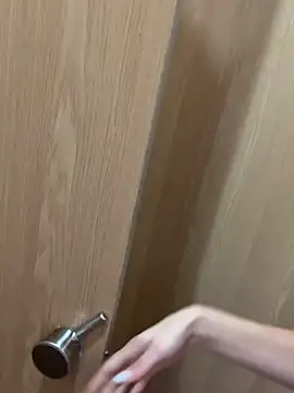 kira_mia - Kira_mia's free webcam - UK Sex Cams