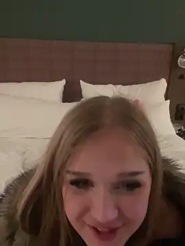 Hannah-2007 from StripChat is Freechat