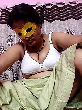 Webcam Model (Gullapi)  is live.Free join now!