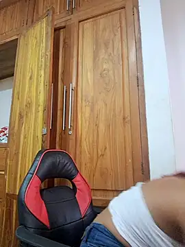 Webcam Model (Layla_em)  is live.Free join now!