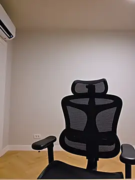 miarides19 (F teen) - Dildo sucking for 3 mins 😳😳