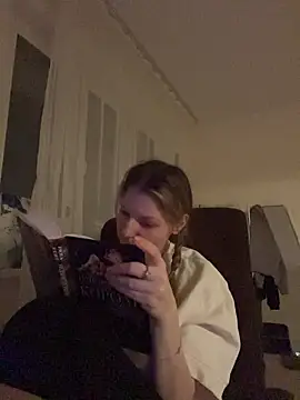 maryhiggins (F young) - Playing with a dildo