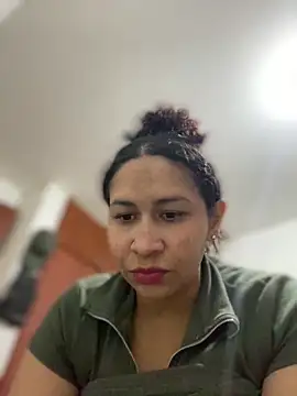 Carola-Ross live cam profile