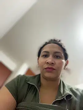 Carola-Ross live cam profile